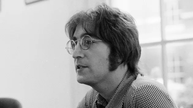 getty_johnlennon_100924472572