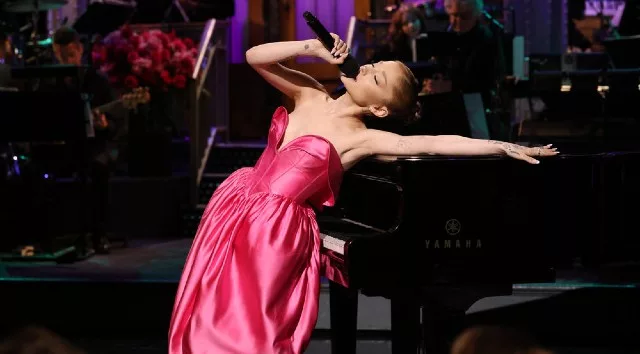 m_arianagrandesnloct2024_101324984788