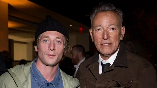 m_brucespringsteenjeremyallenwhite_101624204003