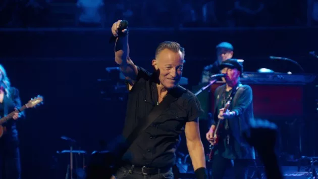 m_brucespringsteenbandperformanceroaddiaries_102124109916