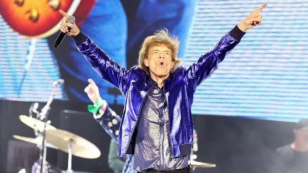 getty_mickjaggeronstage_110424262543