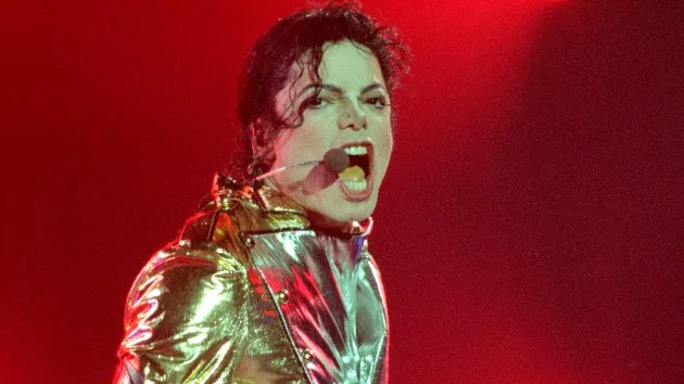 getty_michael20jackson20onstage_110524572362