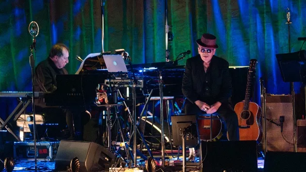 getty_elviscostello_11192479417