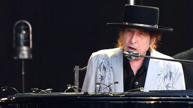 getty_bobdylan_112524513174