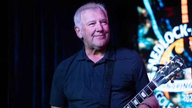 getty_alexlifeson_121924837153