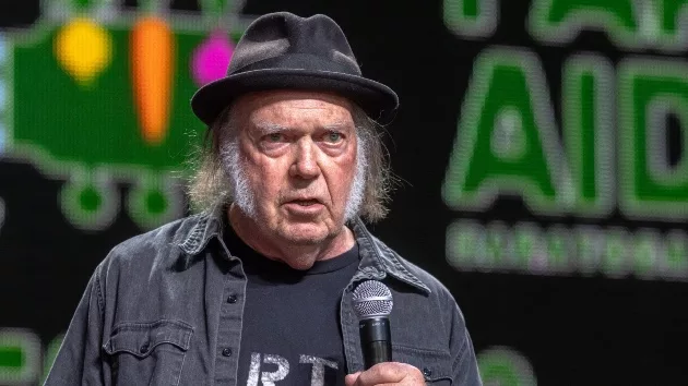 getty_neilyoung_010225495916