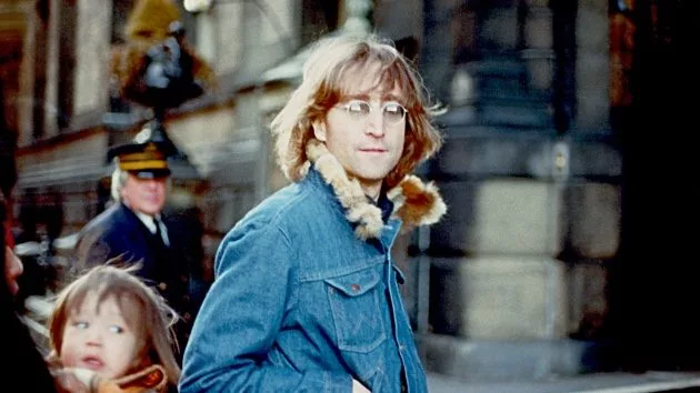 getty_johnlennon_02132587930