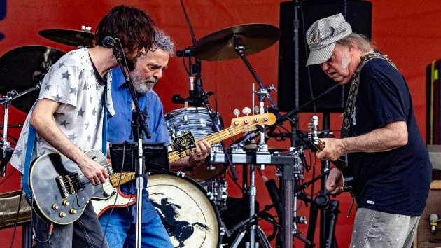 getty_neilyoungcrazyhorse_021925606893