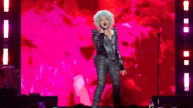 m_cyndilauper_patrick20beaudry_031025731059