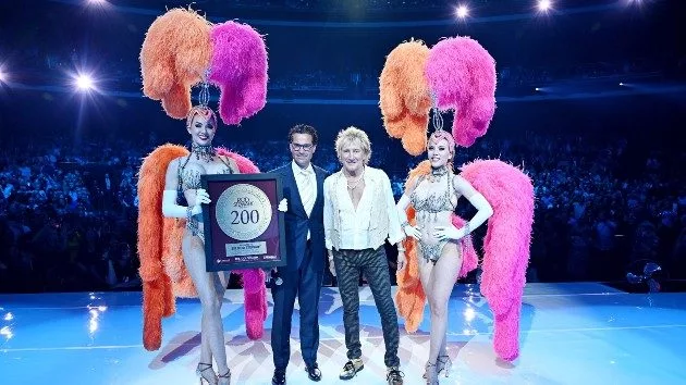 getty_rodstewartvegas200_031325214149
