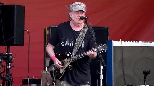 getty_neilyoung_031725834816