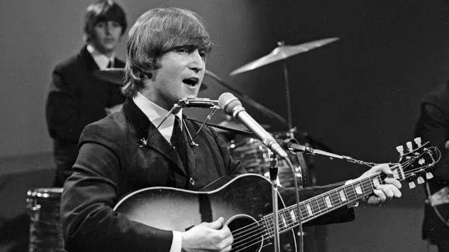m_johnlennon_040825_0605525