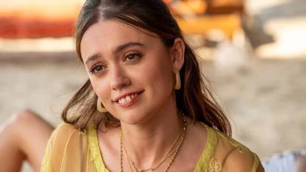 e_aimeelouwood_041425659782