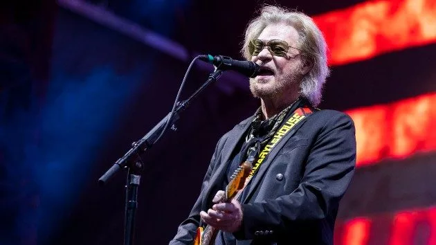 getty_darylhallonstage_03032590591