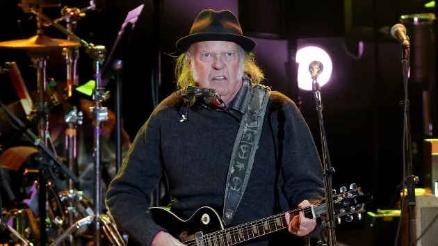 getty_neilyoung_06192577184