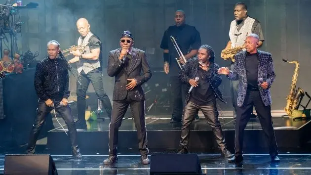 getty_earthwindfire_080425597741