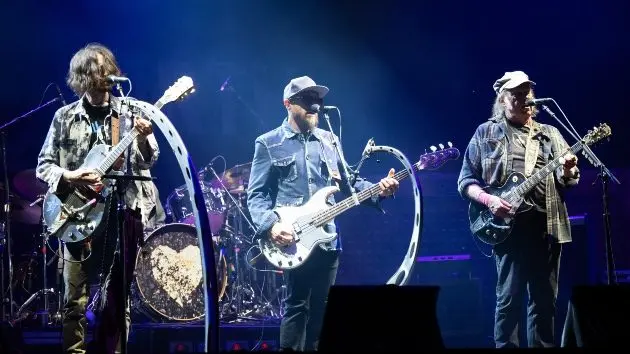 getty_neilyoung_091525890652