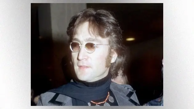 getty_johnlennon_092625780752