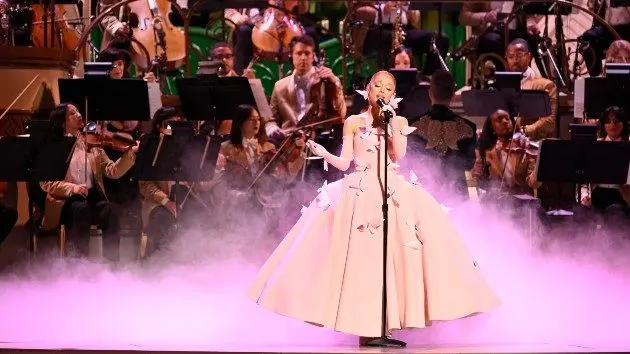 m_arianagrandesingswickedspecial_102225524482