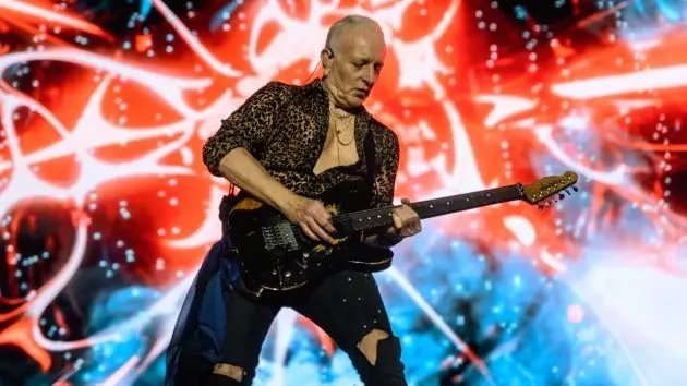 getty_defleppard_philcollen_102425512838