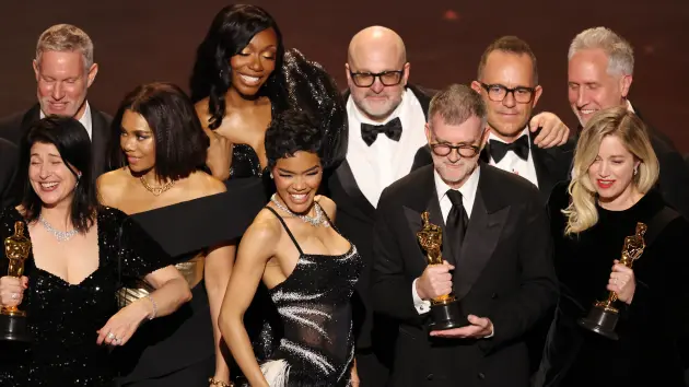 getty_onebattleafteranotheroscars_031526379632