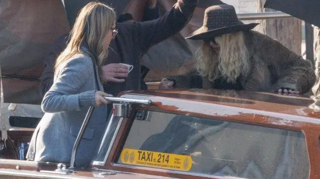 getty_madonna20on20set20of20the20studio_031826515059