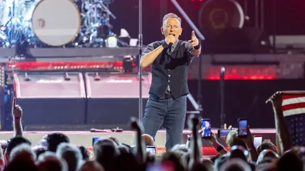 getty_brucespringsteen_040826609543