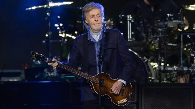 getty_paulmccartney_043026828254
