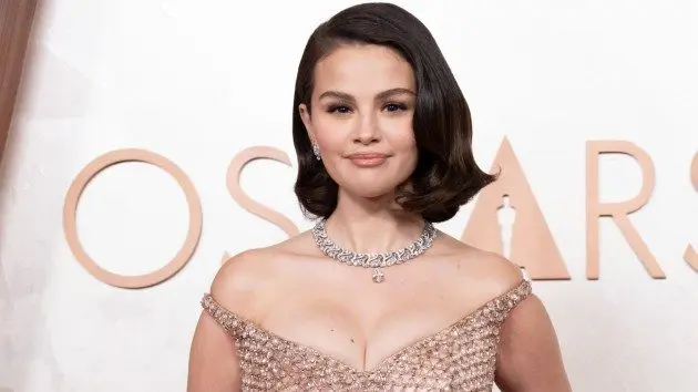 m_selenagomezoscars1_disneyscottkirkland_072125746490