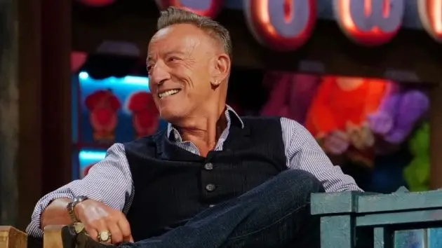 m_brucespringsteenkimmel_abc_randyholmes2028129889989