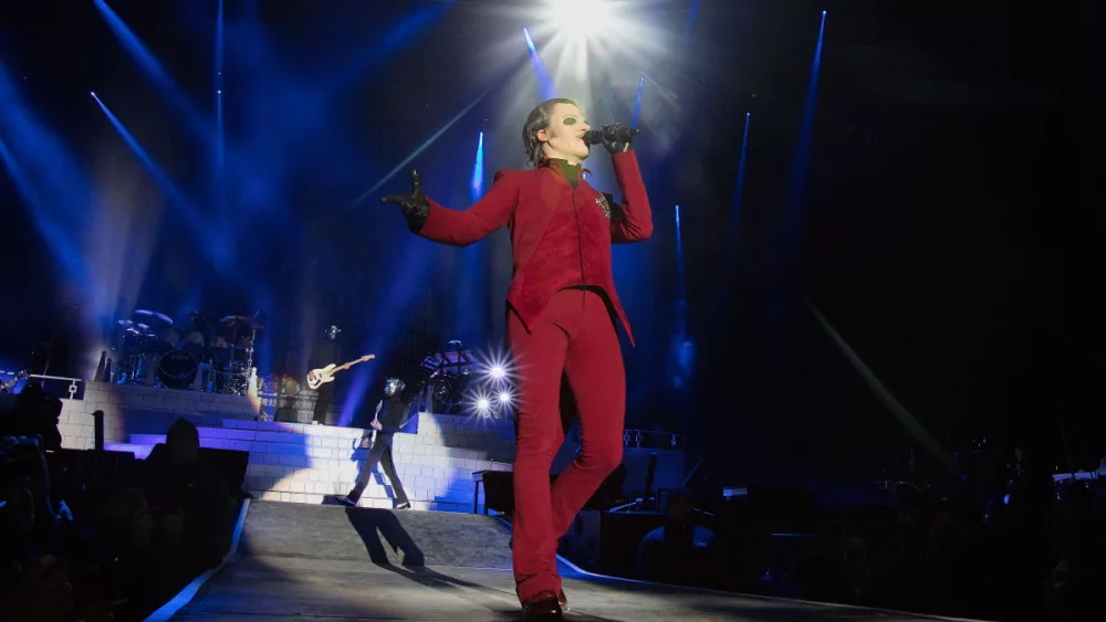 shutterstock_2350678737845602