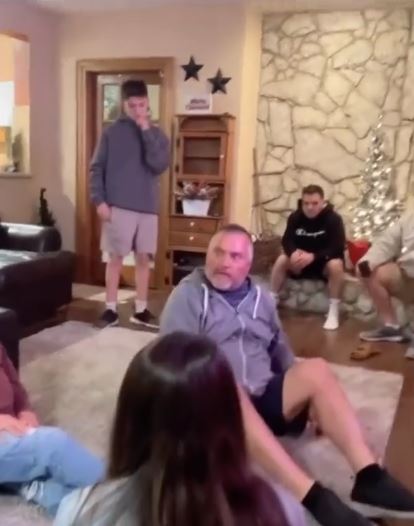This 'Dad-Fart' Immediately Clears Out An Entire House - Vimarsana News