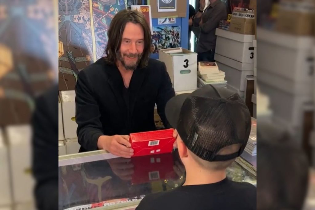 America's Sweetheart, Keanu Reeves, Has Sweet Interaction With Young ...