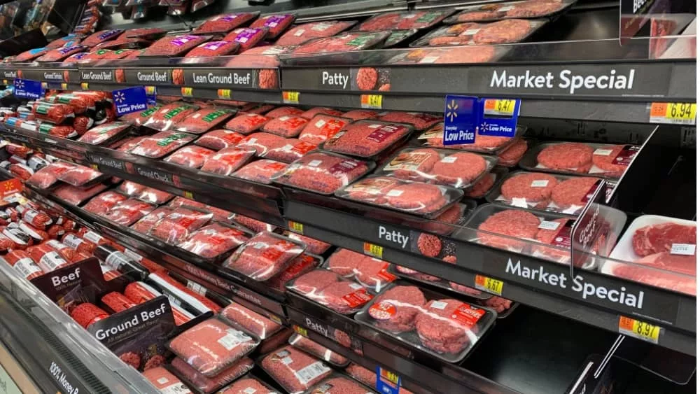 Different types and lean ratings of ground beef^ pork and chicken at the local Walmart. Clinton^ Missouri / USA- March 17^2019