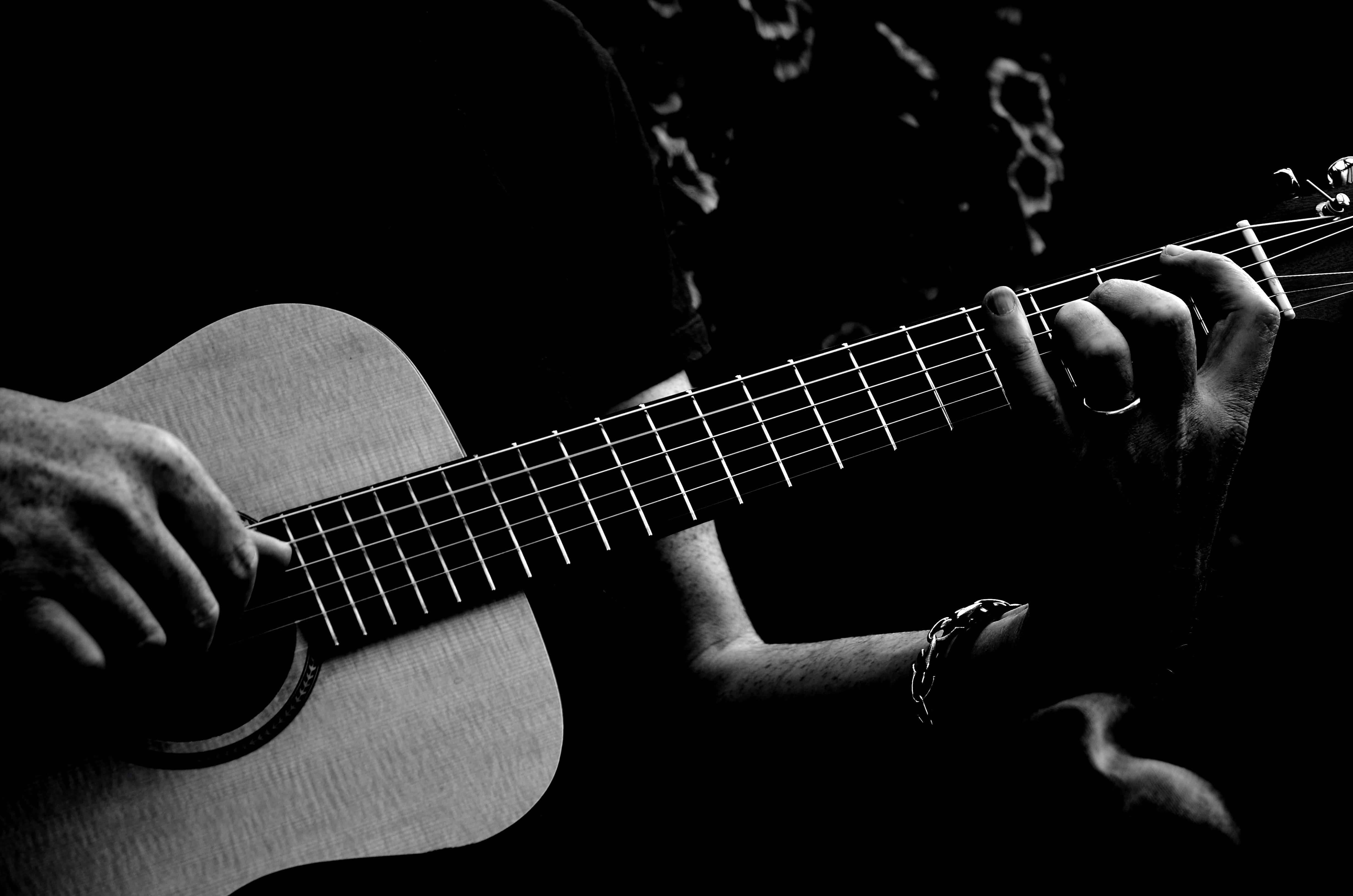 acoustic-acoustic-guitar-black-and-white-2444860