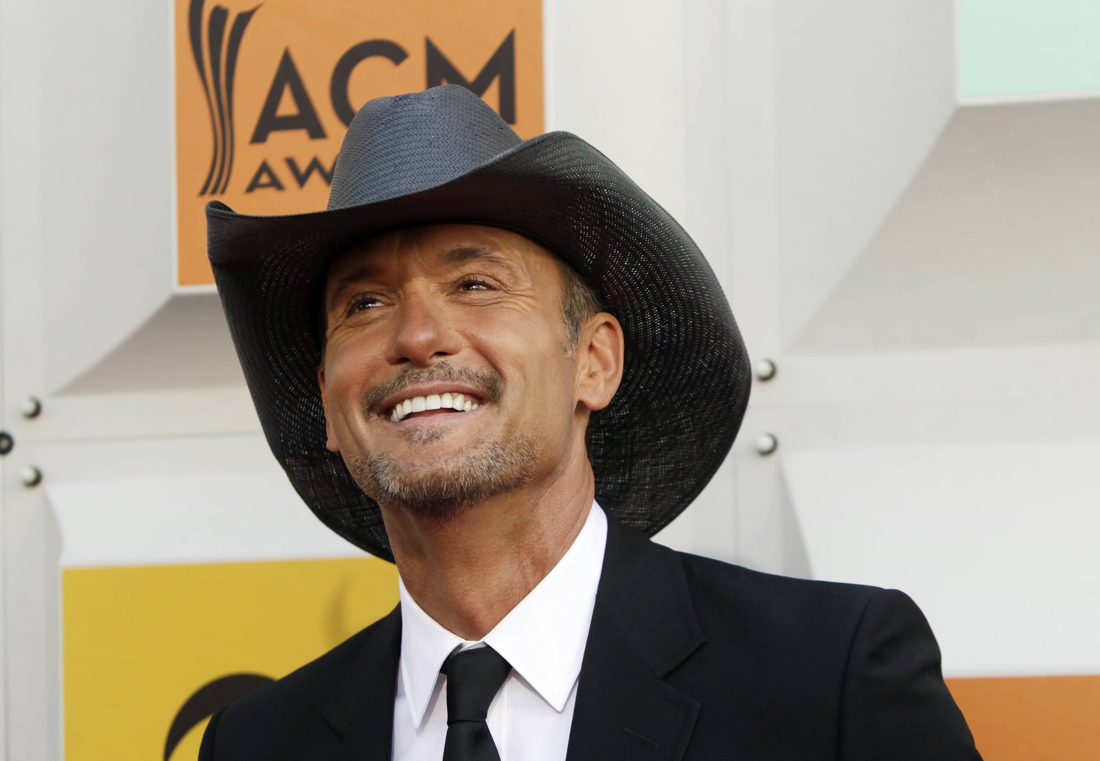 tim-mcgraw-arrives-at-the-51st-academy-of-country-music-awards-in-las-vegas