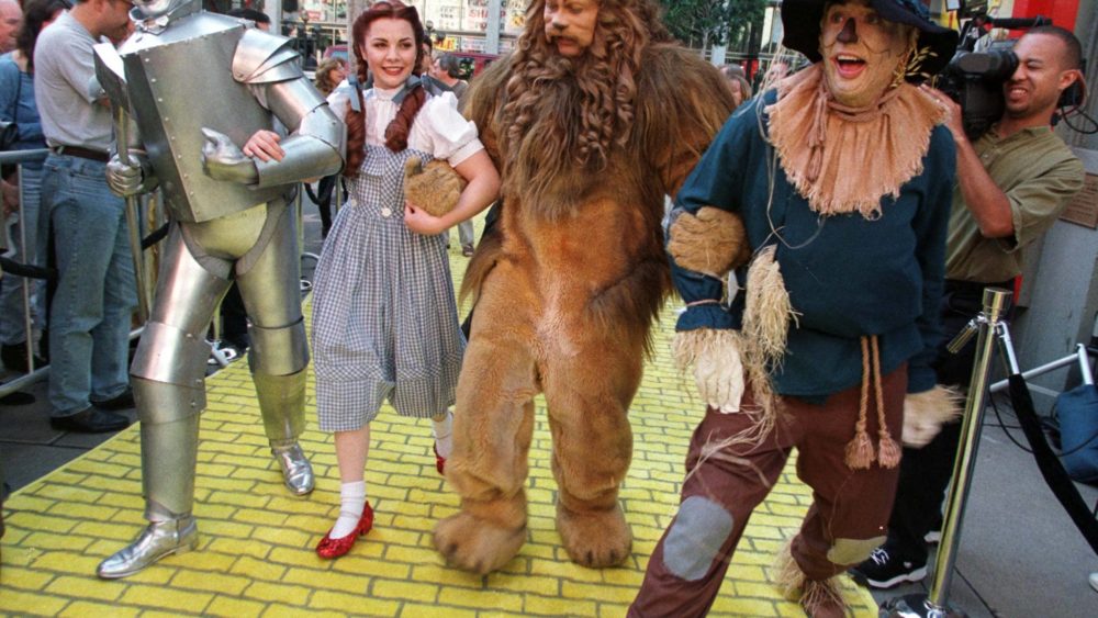 characters-from-wizard-of-oz-at-screening