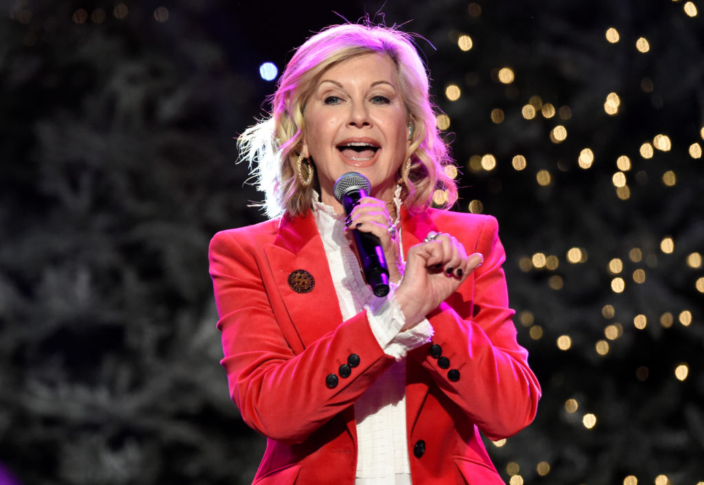 olivia-newton-john-performs-before-the-85th-annual-hollywood-christmas-parade-in-los-angeles