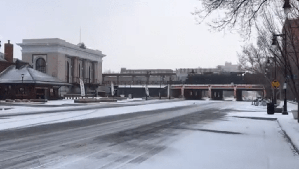 Wichita+Witnesses+Record-Breaking+Snowfall%2C+Shuttering+Businesses