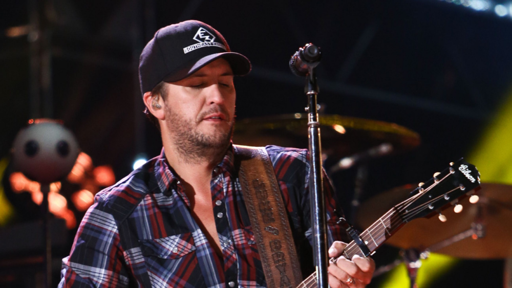 Luke Bryan Shares 2023 Farm Tour Dates | 101.3 KFDI