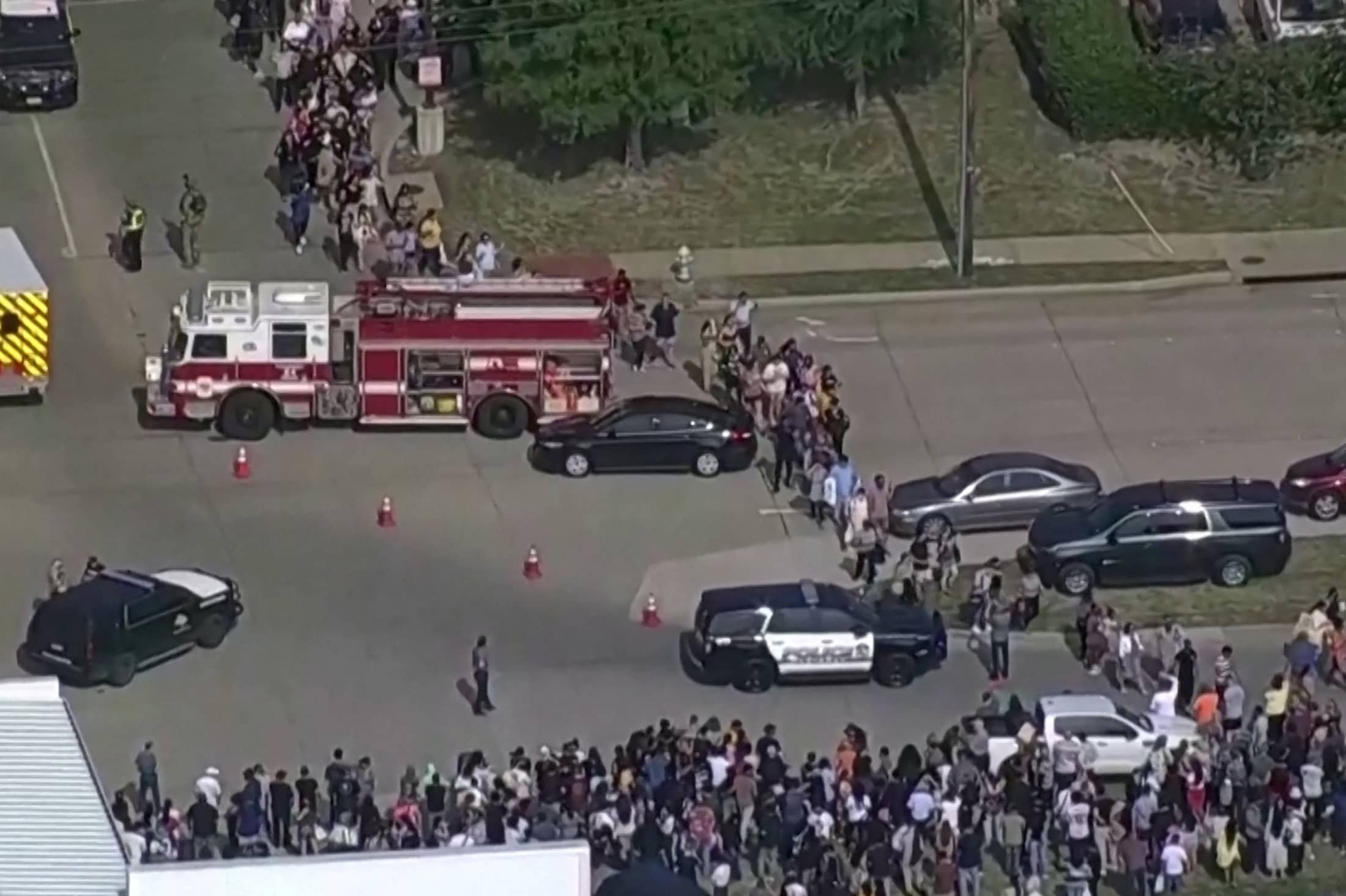 8 Dead, Including Gunman, in Texas Mall Shooting | 101.3 KFDI