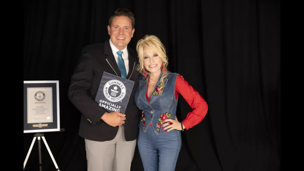 dolly-parton-with-official-adjudicator