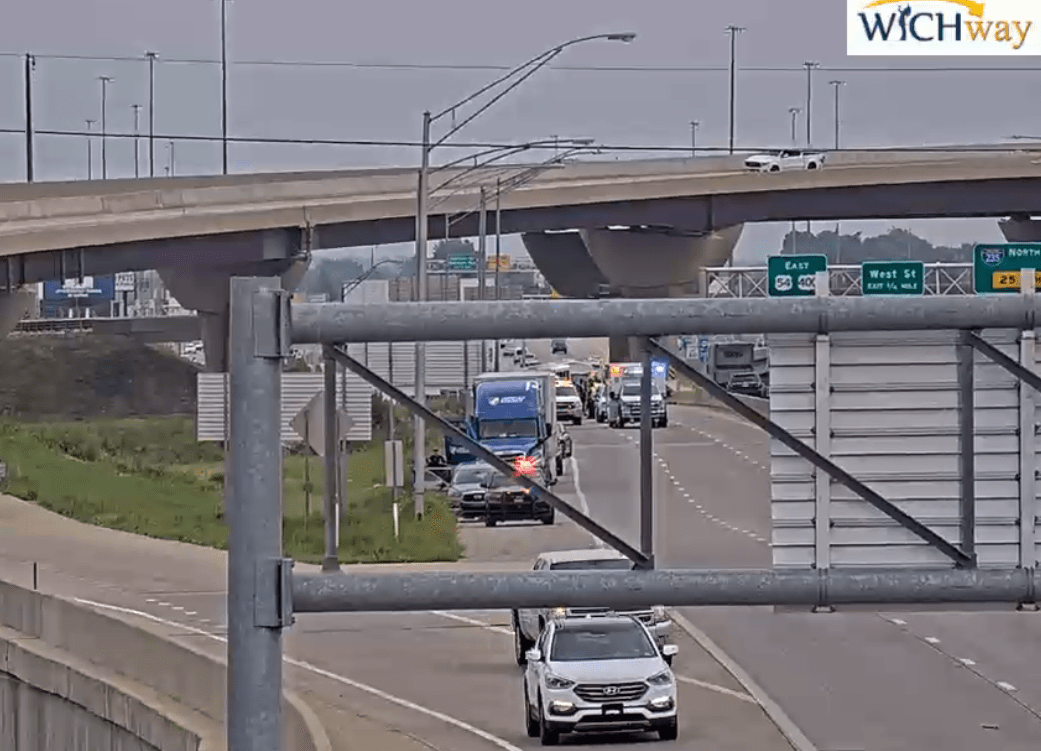 16 people hurt in west Wichita crash 101.3 KFDI