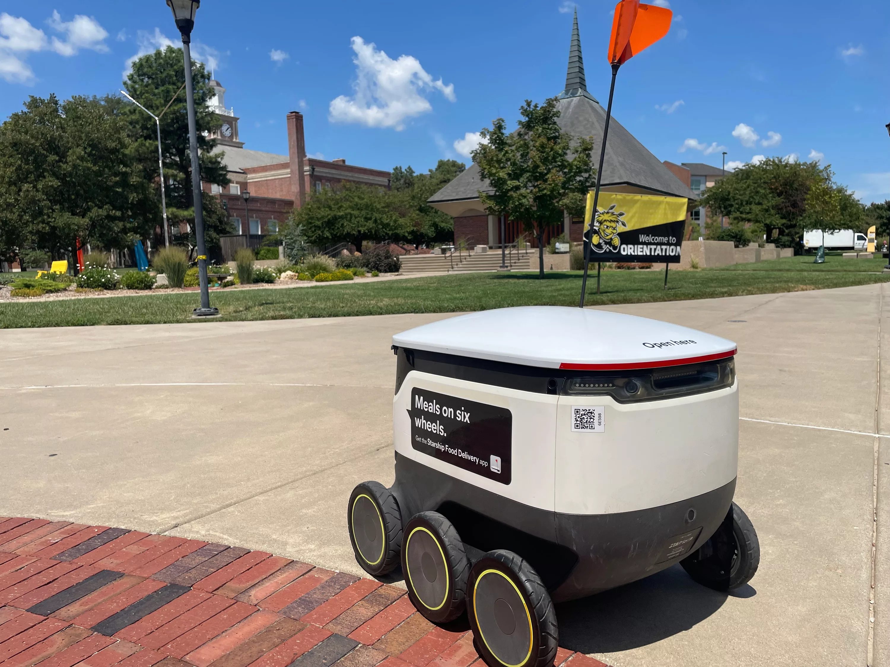 WSU begins robotic food delivery service | 101.3 KFDI