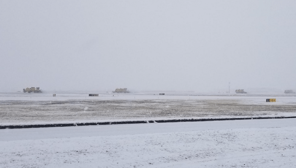 airport-snow