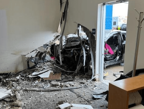 Driver dies after crash in Newton | 101.3 KFDI