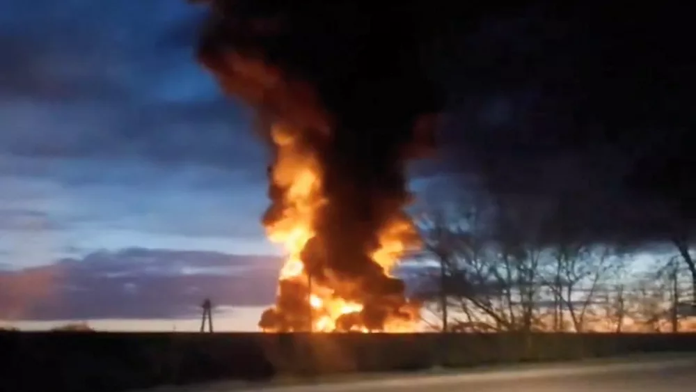 fire-after-ukraine-drone-attacks-on-russias-smolensk-oil-depot