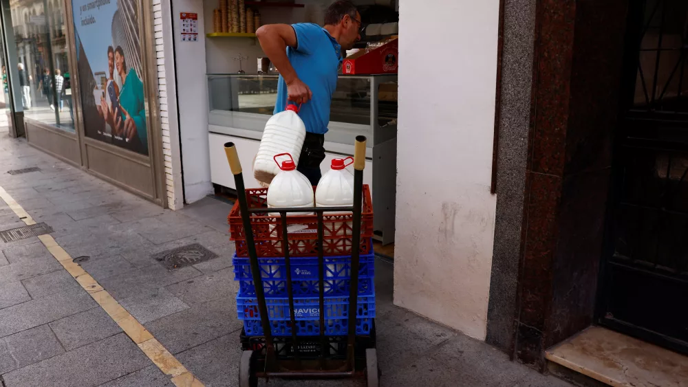 a-worker-delivers-bottles-of-fresh-cows-milk-in-ronda
