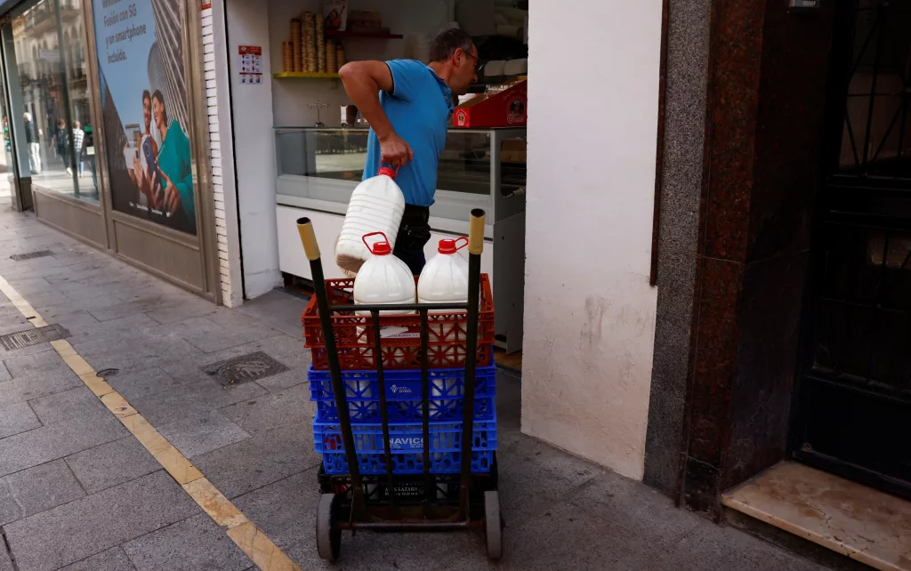 a-worker-delivers-bottles-of-fresh-cows-milk-in-ronda