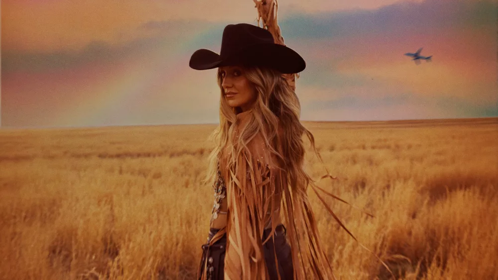 laineywilson_somewhereoverlaredo_cvr_3000x3000